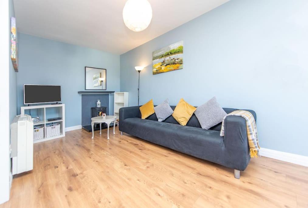Clonbur House - Two Bedroom Village Apartment Galway Buitenkant foto