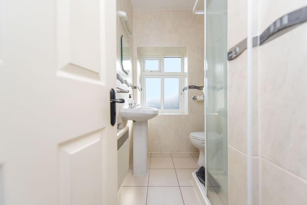 Clonbur House - Two Bedroom Village Apartment Galway Buitenkant foto