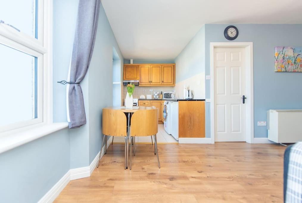 Clonbur House - Two Bedroom Village Apartment Galway Buitenkant foto
