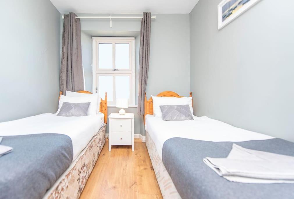 Clonbur House - Two Bedroom Village Apartment Galway Buitenkant foto