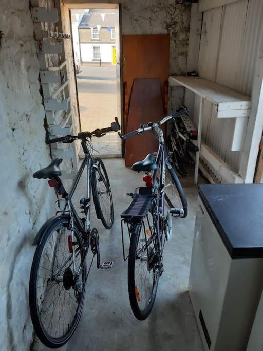 Clonbur House - Two Bedroom Village Apartment Galway Buitenkant foto