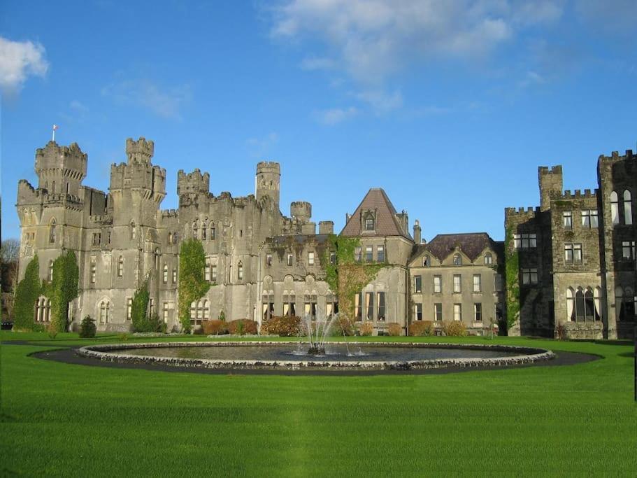 Clonbur House - Two Bedroom Village Apartment Galway Buitenkant foto