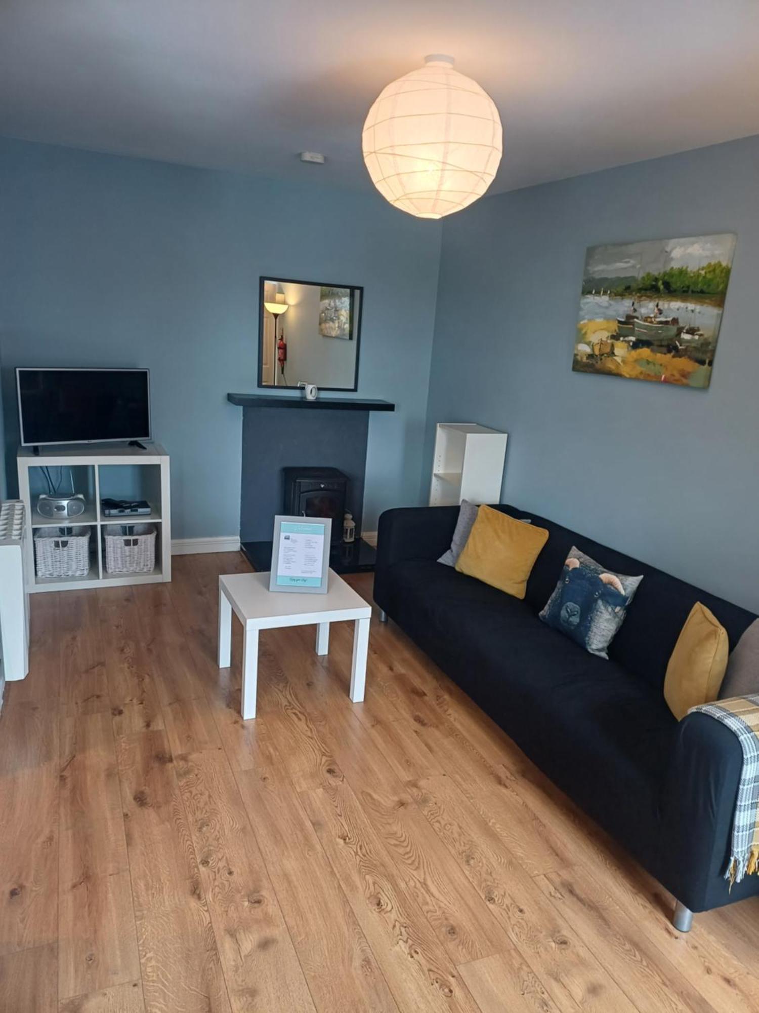 Clonbur House - Two Bedroom Village Apartment Galway Buitenkant foto