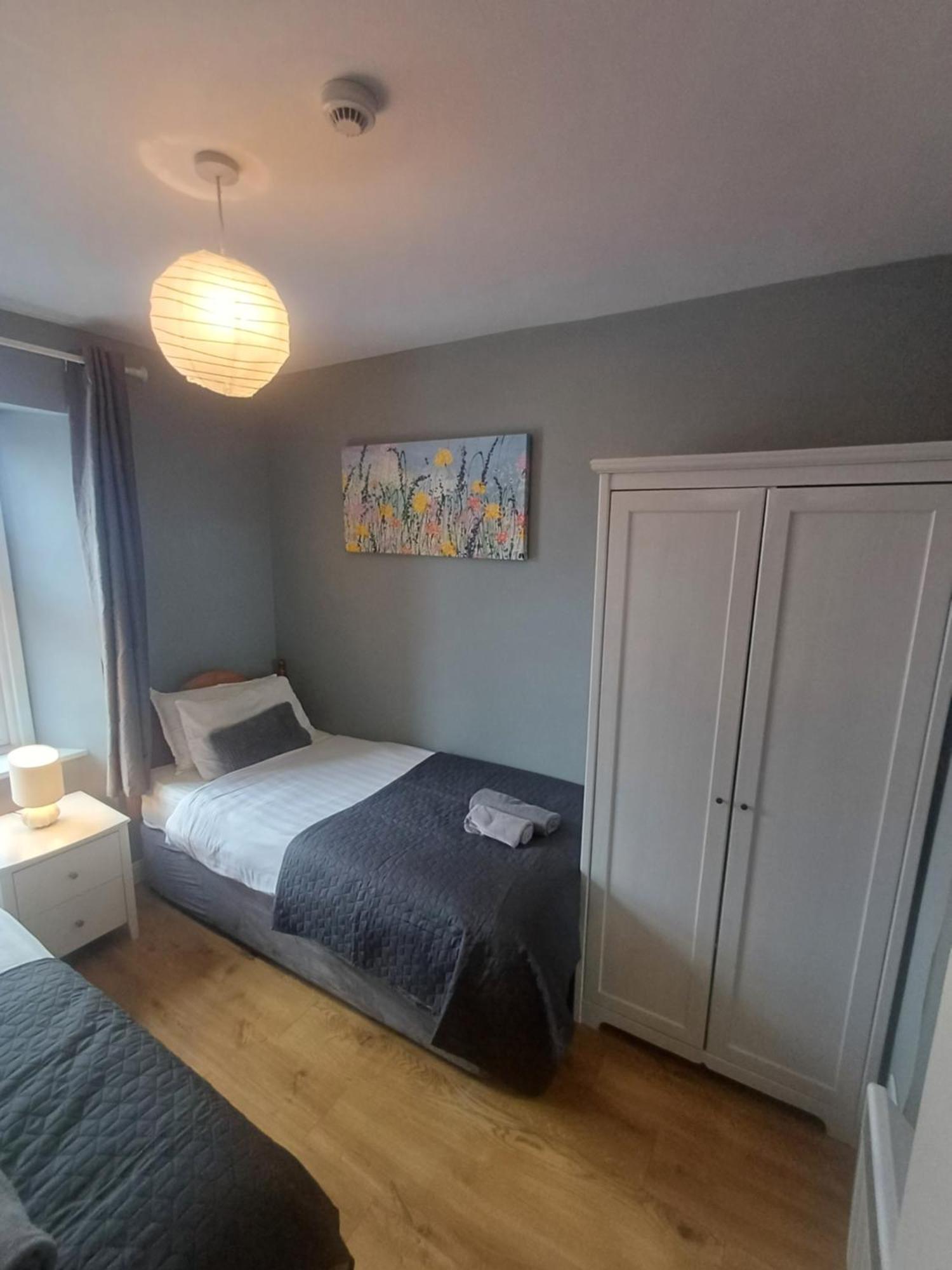 Clonbur House - Two Bedroom Village Apartment Galway Buitenkant foto