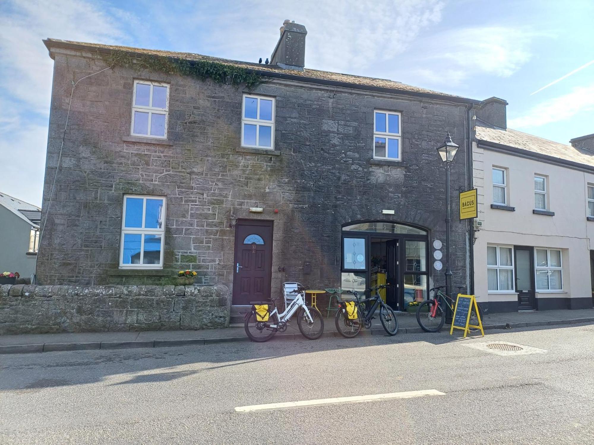 Clonbur House - Two Bedroom Village Apartment Galway Buitenkant foto