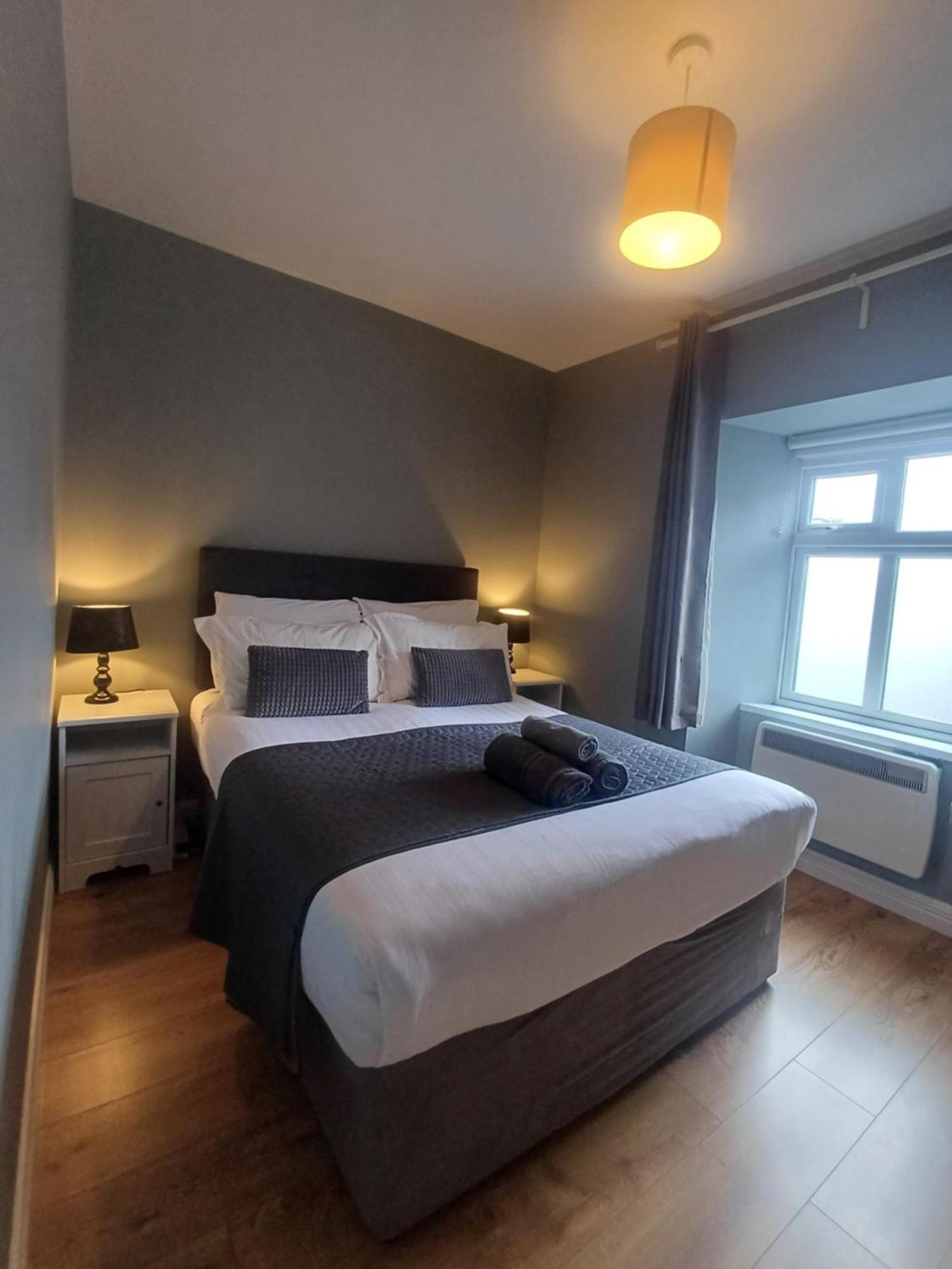 Clonbur House - Two Bedroom Village Apartment Galway Buitenkant foto