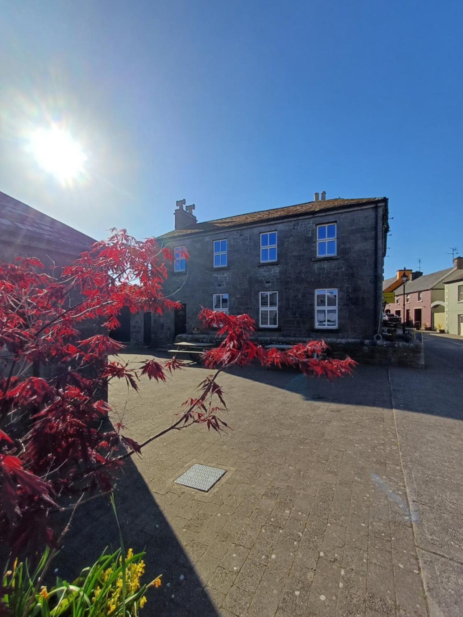Clonbur House - Two Bedroom Village Apartment Galway Buitenkant foto