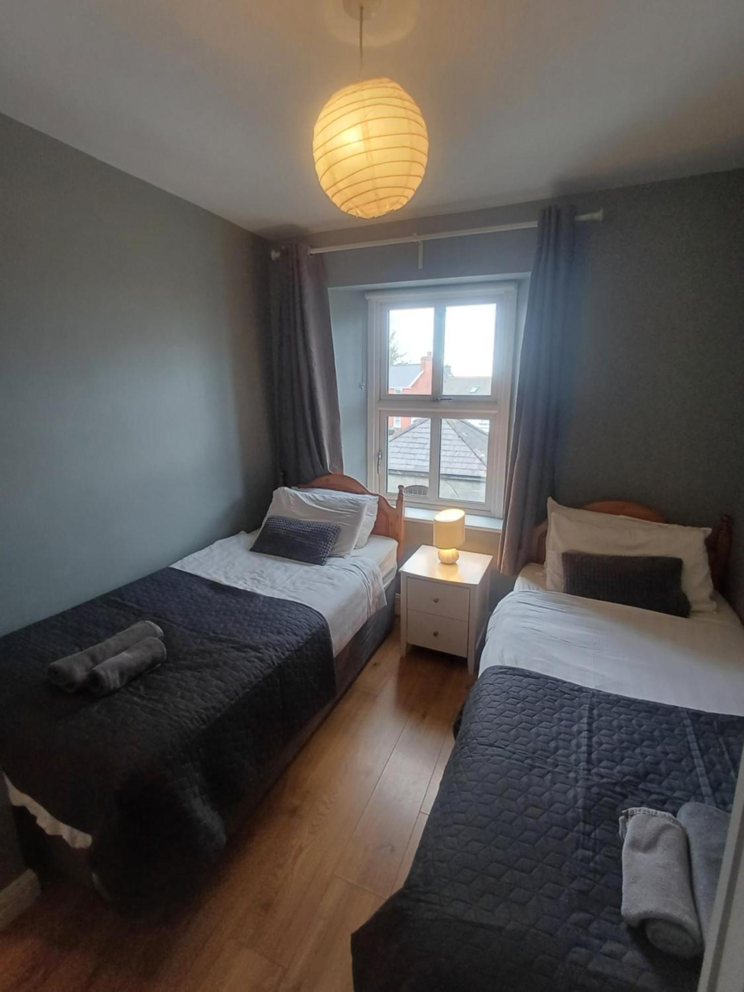 Clonbur House - Two Bedroom Village Apartment Galway Buitenkant foto