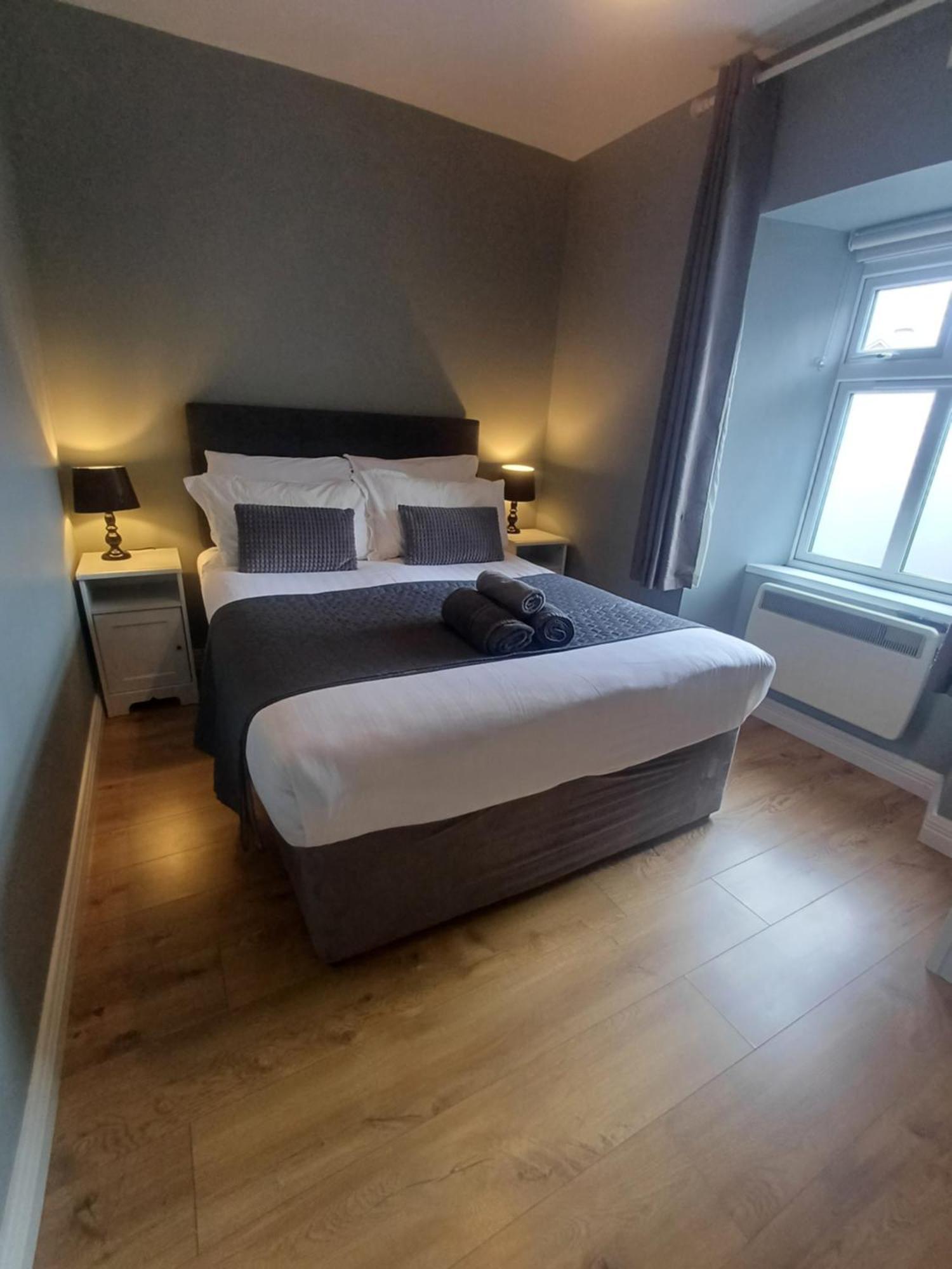 Clonbur House - Two Bedroom Village Apartment Galway Buitenkant foto